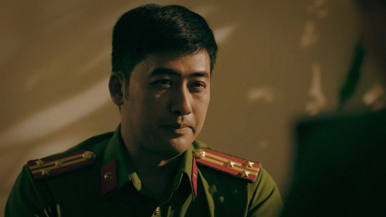 Hôn nhân của nam diễn viên cả đời đóng công an vợ kém 11 tuổi vừa sinh con thứ 3 được khen tinh tế vì cách nhắc chồng - 5