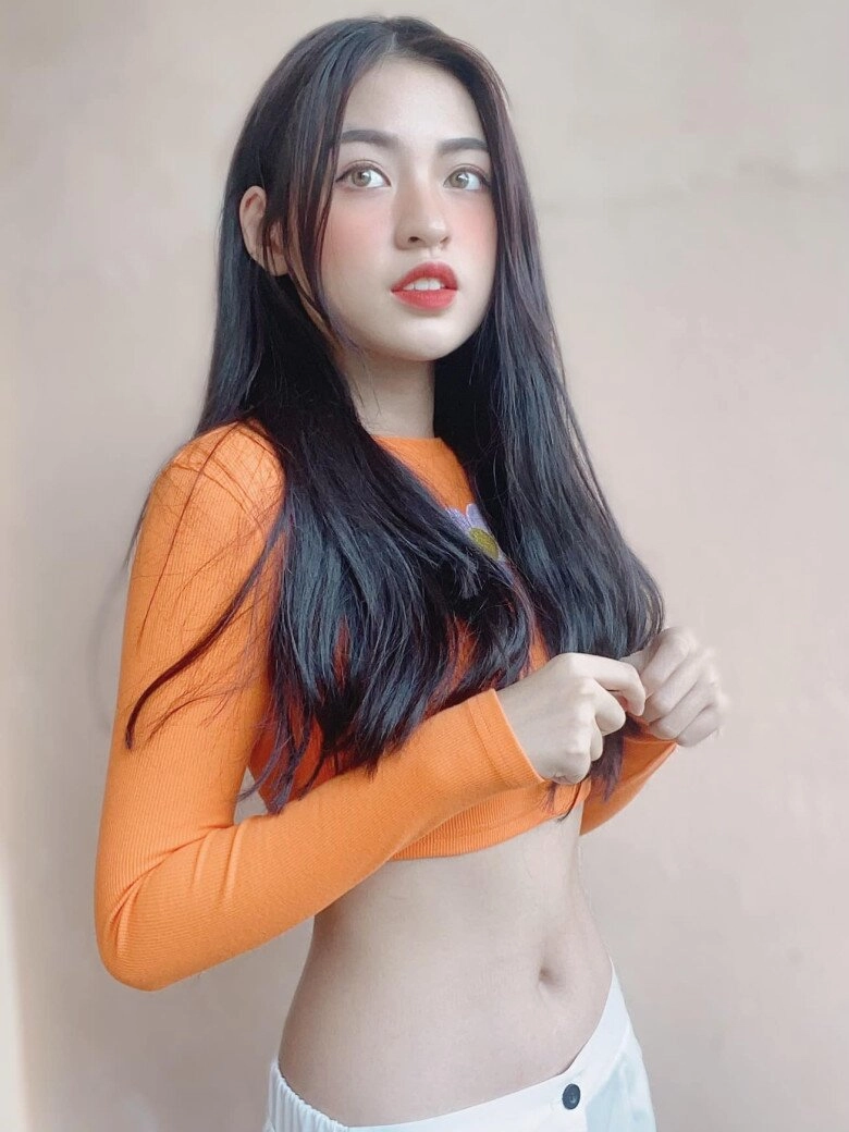 hot girl trứng rán từng gây sốc vì lộ mặt mộc giờ được bạn trai ceo quỳ gối cầu hôn trên du thuyền - 6