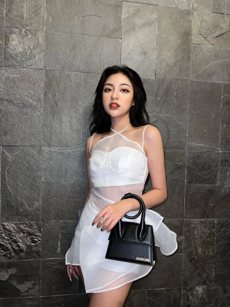 hot girl trứng rán từng gây sốc vì lộ mặt mộc giờ được bạn trai ceo quỳ gối cầu hôn trên du thuyền - 8