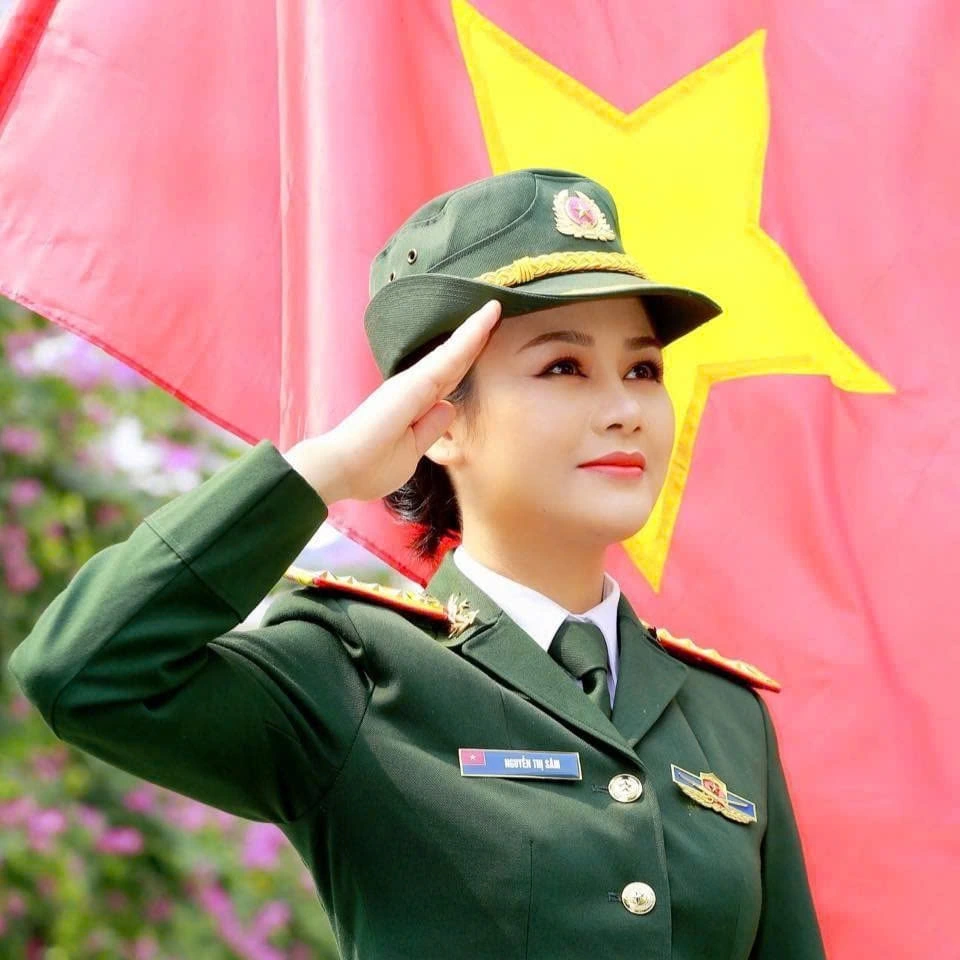 Huyền sâm nữ diễn viên o ép chồng con trên phim ngoài đời xuất hiện lộng lẫy trên thảm đỏ - 7