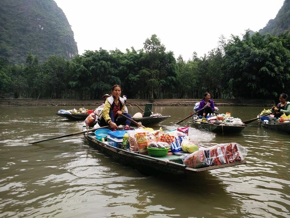 Ít ai biết ở ninh bình cũng có chợ nổi như miền tây khách nước ngoài cực thích vì một lý do - 1