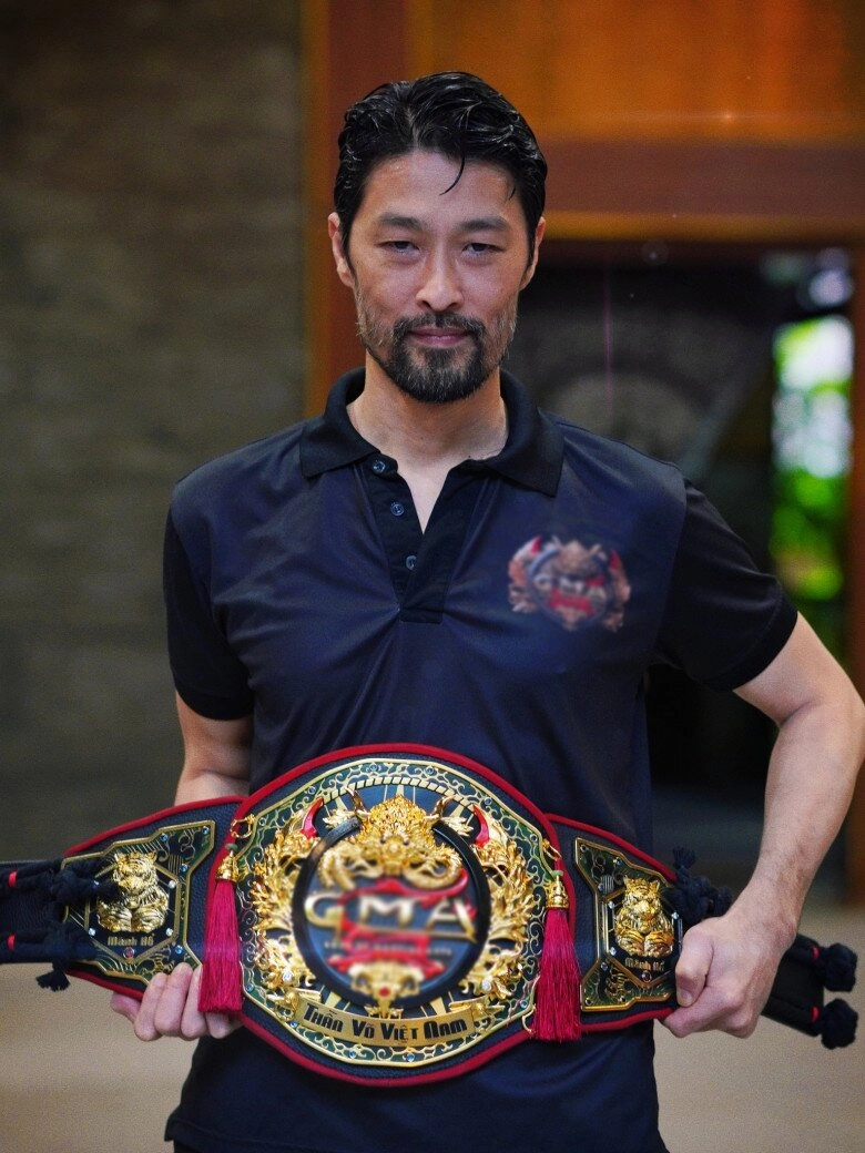 Johnny trí nguyễn cảm ơn cô gái võ thuật mma muốn tài trợ suất học bổng cho thanh niên xăm mình tác động phụ nữ - 4