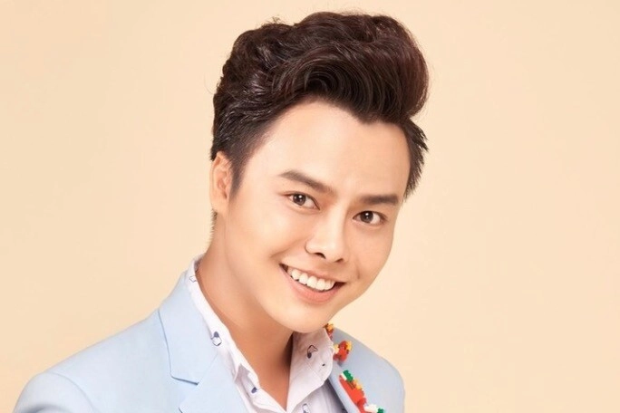 kép đẹp cải lương vừa được phong nsnd từng mang dao đi ngủ vì bị quấy rối giờ 53 tuổi không lấy vợ - 2