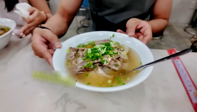 Khách thái thử món phở 3 đời ở tphcm ăn một bữa no nê hết hơn nửa triệu - 4