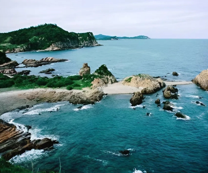Khám phá hòn đảo tên gọi tựa viên ngọc quý cách hà nội 200km làm du khách mê mẩn với khung cảnh như tranh vẽ - 1