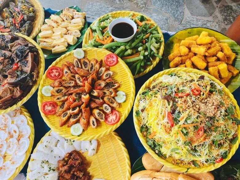 Khám phá khu chợ lâu đời nhất tây ninh tồn tại đến 72 năm nhờ kiến trúc độc đáo chuyên bán một loại đồ ăn - 4