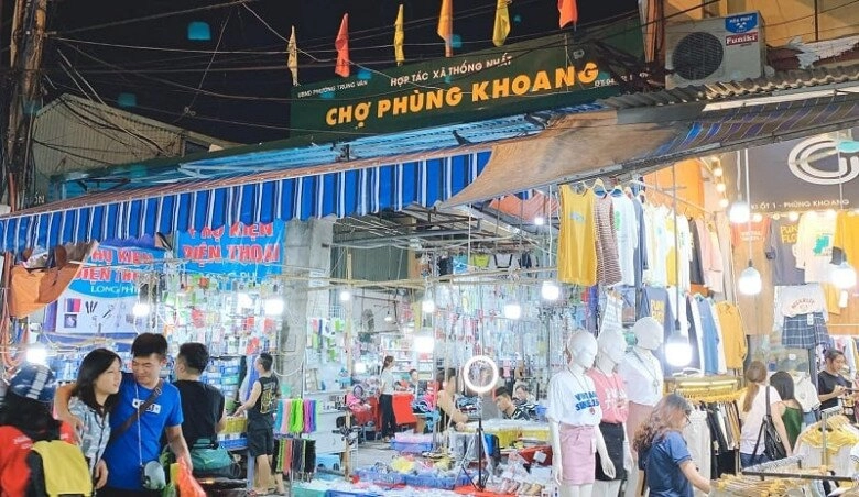 Khám phá khu chợ sinh viên nổi tiếng giữa lòng hà nội thiên đường mua sắm cả ngày lẫn đêm tránh mặc cả vào sáng sớm - 1