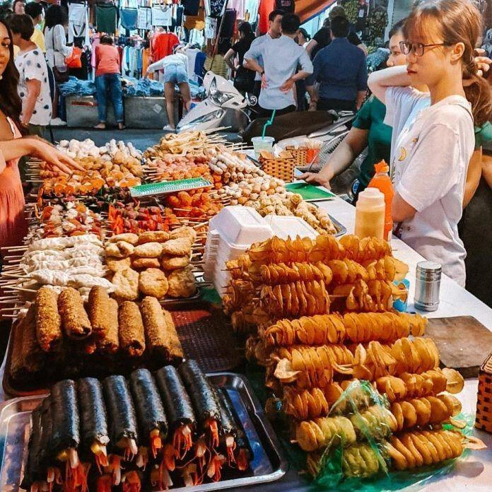 Khám phá khu chợ sinh viên nổi tiếng giữa lòng hà nội thiên đường mua sắm cả ngày lẫn đêm tránh mặc cả vào sáng sớm - 4