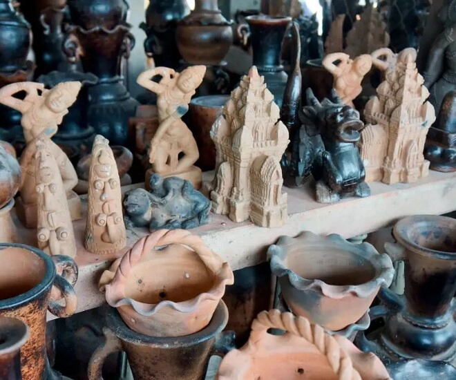 Khám phá làng gốm gắn liền huyền tích của vị vua chăm pa hút khách du lịch nhờ sản phẩm độc bản mang đậm văn hóa truyền thống - 1