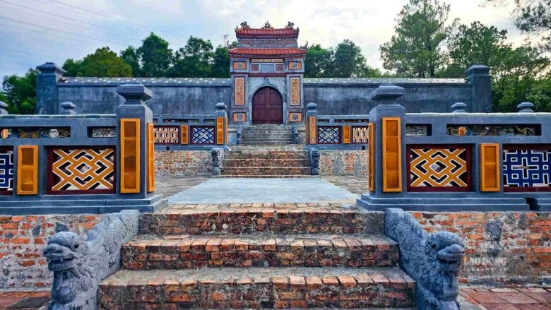 Khám phá lăng mộ kỳ bí của nữ thái hậu hiền đức sử việt là mẹ của vị vua trị vì lâu nhất nhà nguyễn - 4
