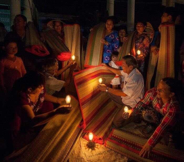 Khám phá làng nghề trăm tuổi nhiều màu sắc du khách đến đây được tham gia phiên chợ ma độc đáo ở miền tây - 5