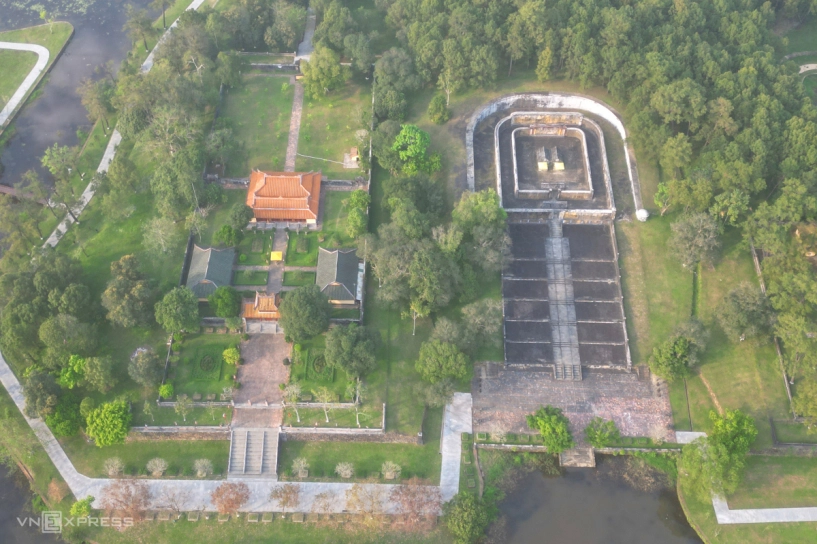 Khám phá lăng vua gia long bằng xe đạp - 3