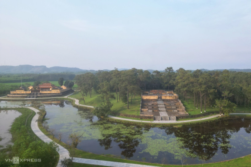 Khám phá lăng vua gia long bằng xe đạp - 4