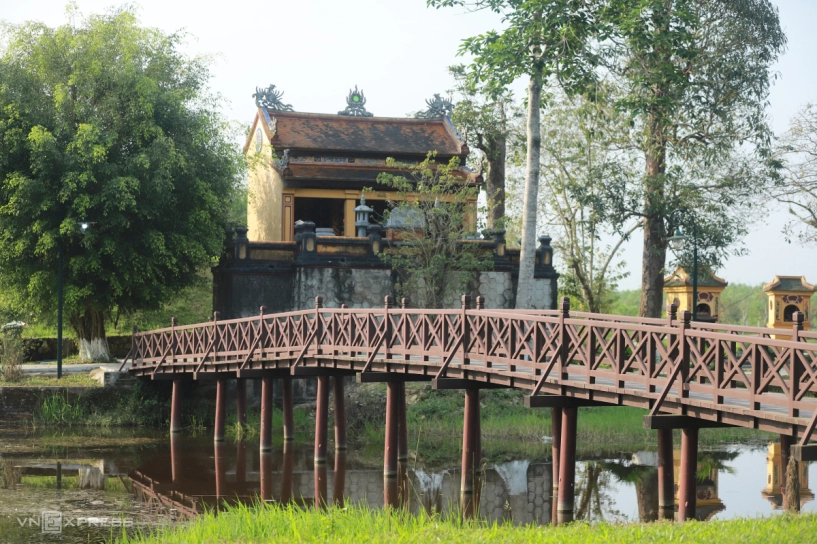 Khám phá lăng vua gia long bằng xe đạp - 6