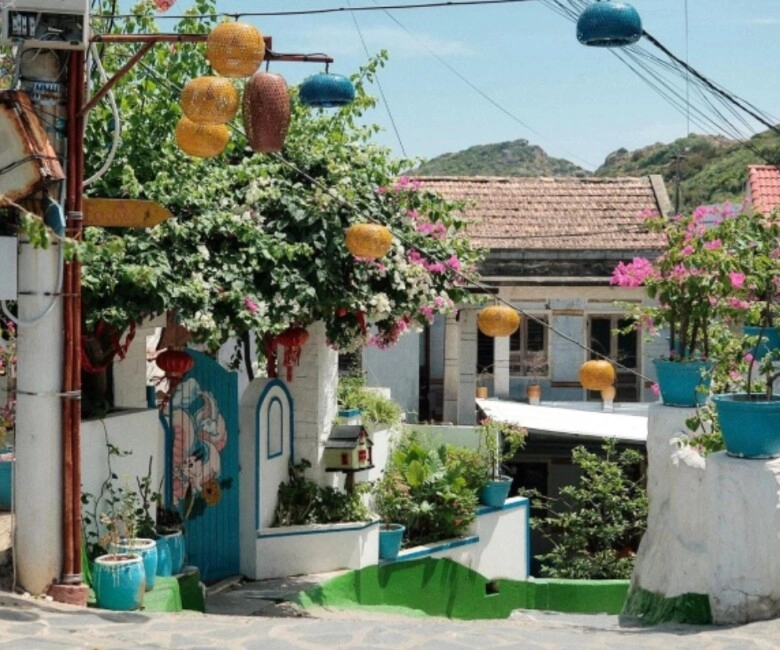 Khám phá nơi mệnh danh santorini thu nhỏ ở việt nam góc nào nhìn cũng điện ảnh hút khách du lịch nhờ sự bình yên - 1