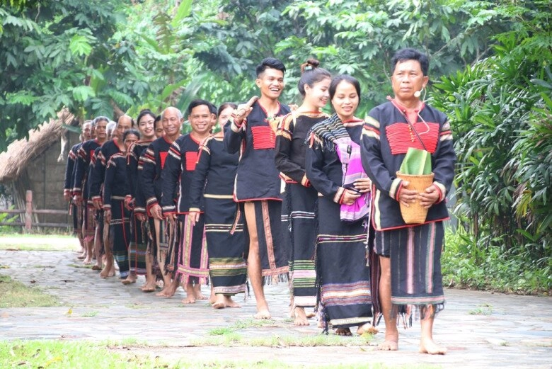 Khám phá phong tục cưới hỏi độc đáo của đồng bào ê đê có hẳn lễ rước rể về nhà nàng nhà trai được đặc quyền thách cưới - 3