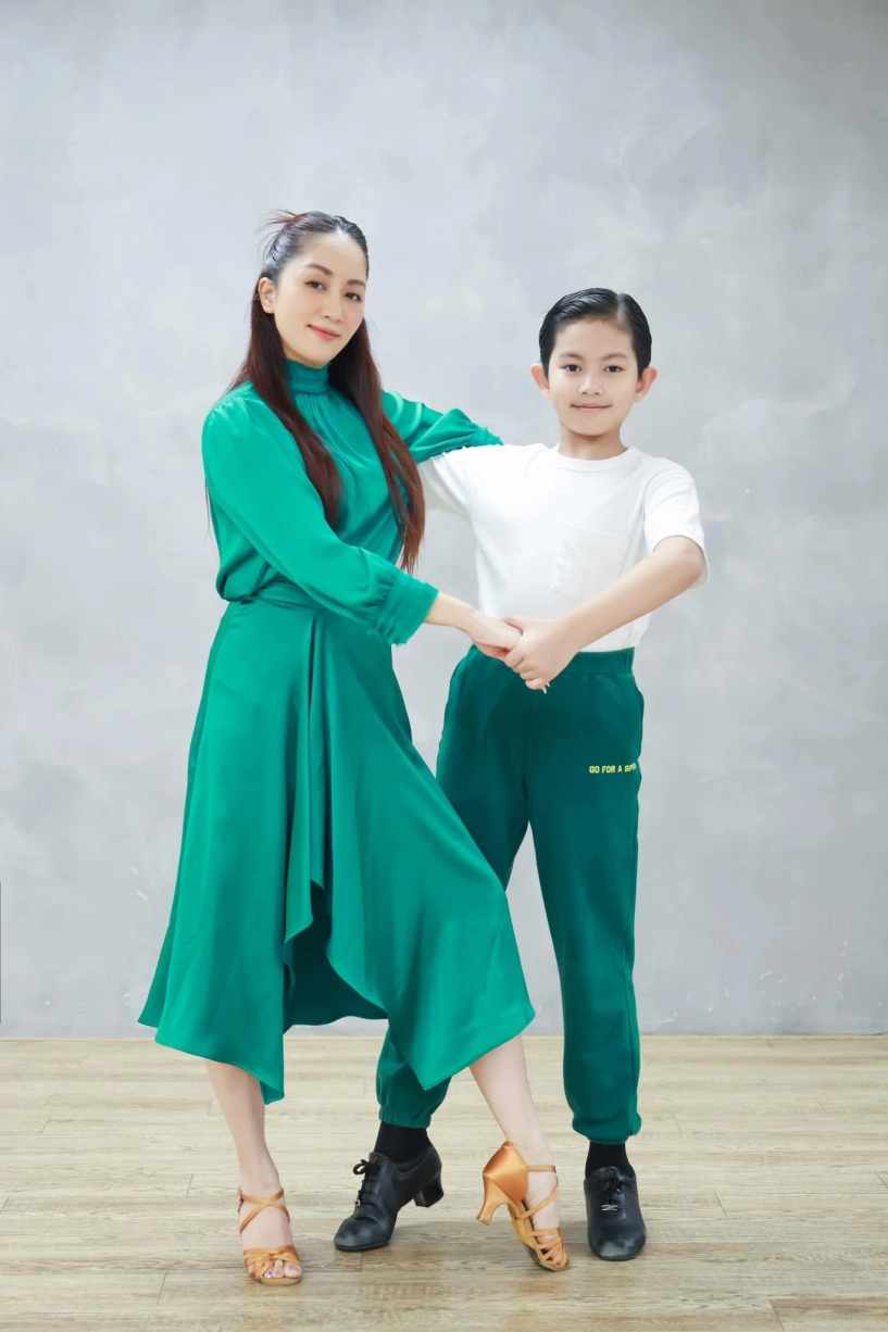 Khánh thi bật khóc khi nhắc đến các con lo sợ về kubi bởi quý tử vô địch thế giới khi mới 9 tuổi - 7