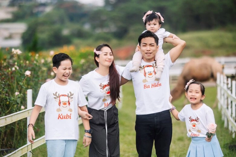 Khánh thi khoe phan hiển sắm cả núi đồ hiệu tặng vợ ngày tết hơn chồng 11 tuổi vẫn được cưng như bà hoàng - 5
