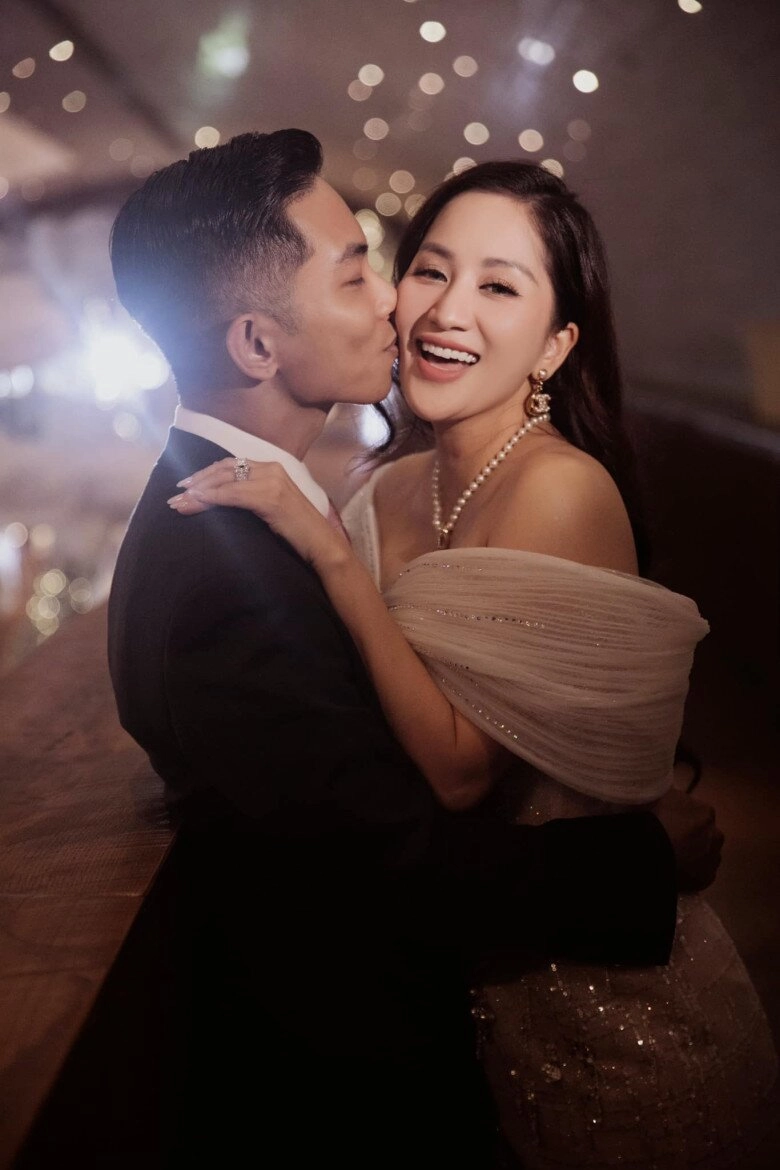 Khánh thi khoe phan hiển sắm cả núi đồ hiệu tặng vợ ngày tết hơn chồng 11 tuổi vẫn được cưng như bà hoàng - 7