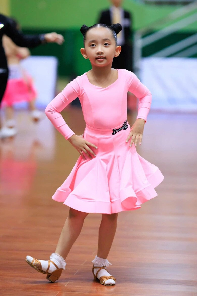 Khánh thi khoe phan hiển sắm cả núi đồ hiệu tặng vợ ngày tết hơn chồng 11 tuổi vẫn được cưng như bà hoàng - 10