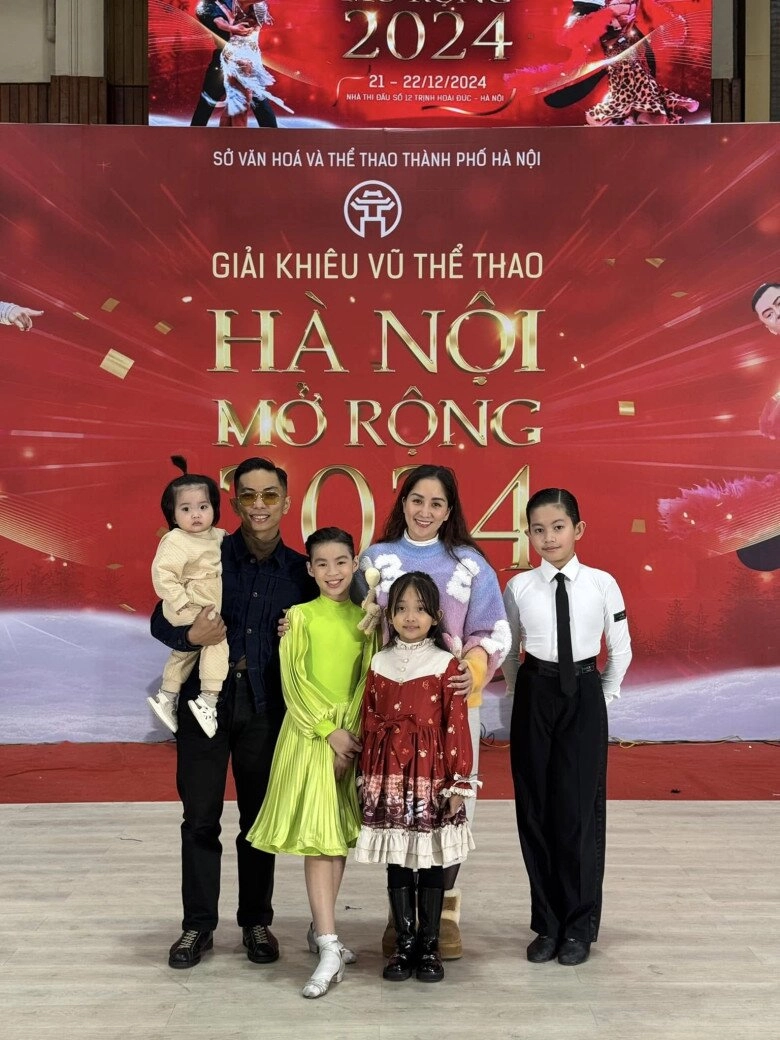 Khánh thi khoe quý tử giành 7 huy chương vàng ở giải đấu khiêu vũ con trai mới 9 tuổi đã sắp cao bằng mẹ - 2
