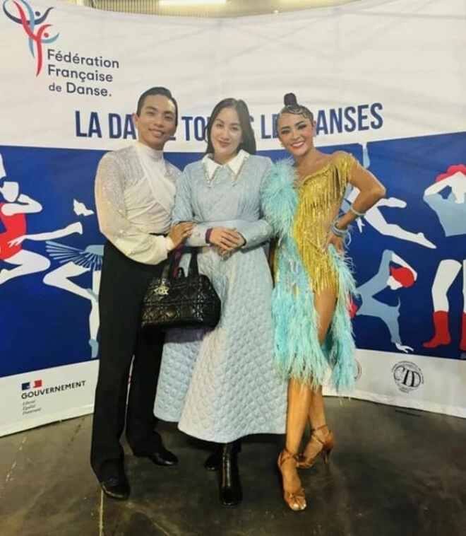 Khánh thi lo phan hiển yêu bạn nhảy mới từng bị ông xã kém 11 tuổi nhận xét là không biết điều - 4