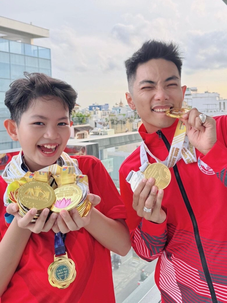Khánh thi lo phan hiển yêu bạn nhảy mới từng bị ông xã kém 11 tuổi nhận xét là không biết điều - 7