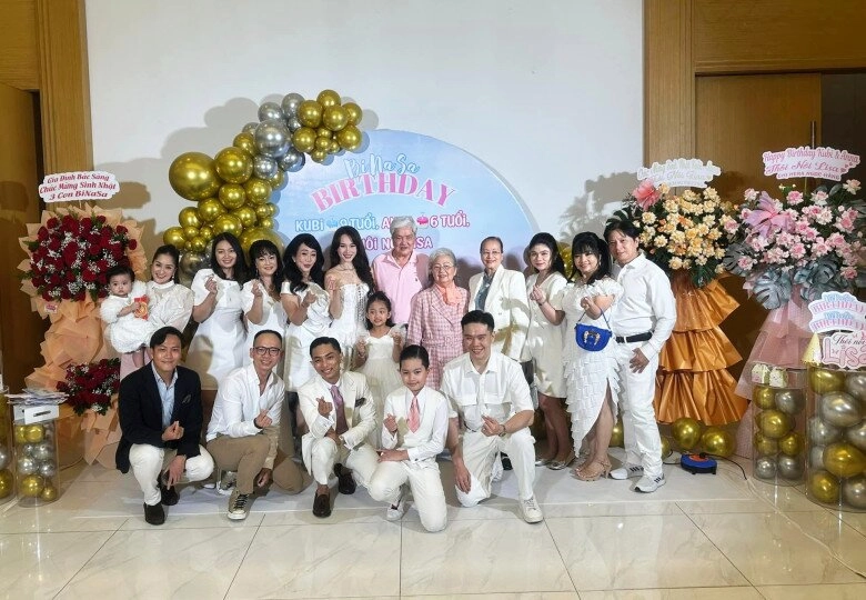 Khánh thi rơi nước mắt trong tiệc thôi nôi của bé lisa vạch kế hoạch sinh con thứ 4 với chồng trẻ - 8