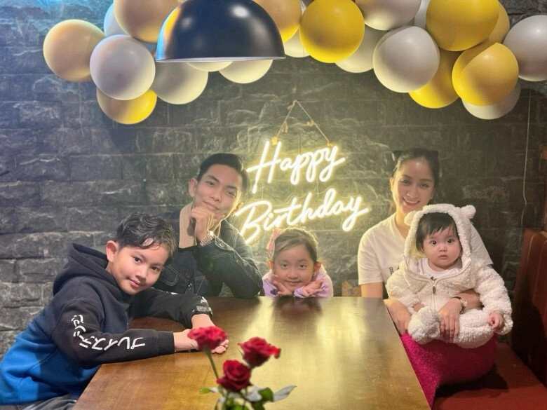 Khánh thi rơi nước mắt trong tiệc thôi nôi của bé lisa vạch kế hoạch sinh con thứ 4 với chồng trẻ - 11