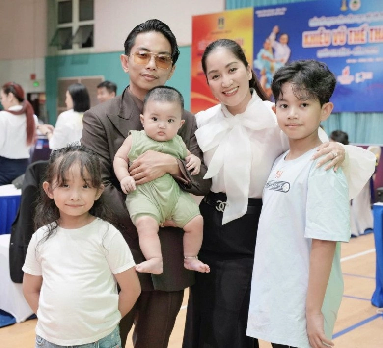 Khánh thi rơi nước mắt trong tiệc thôi nôi của bé lisa vạch kế hoạch sinh con thứ 4 với chồng trẻ - 15