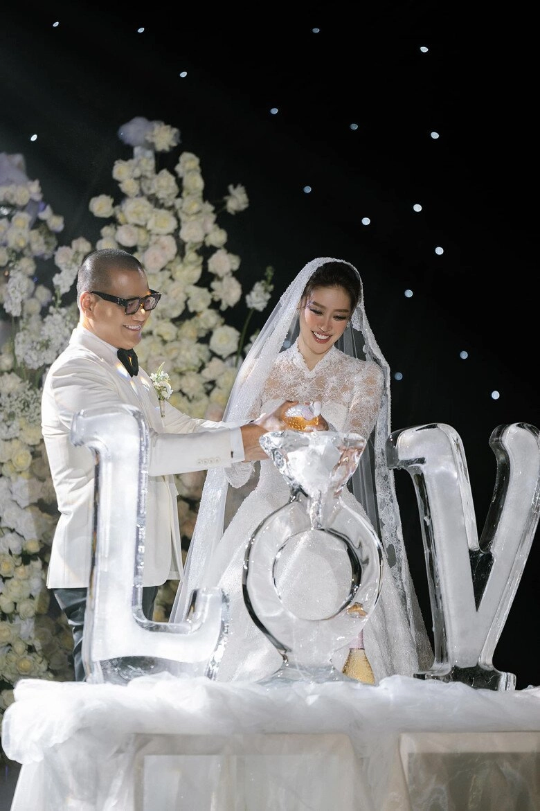 Khánh vân gây tranh cãi vì nhảy sexy trước mặt chồng và dàn khách mời bị nói mất hình ảnh hoa hậu - 12