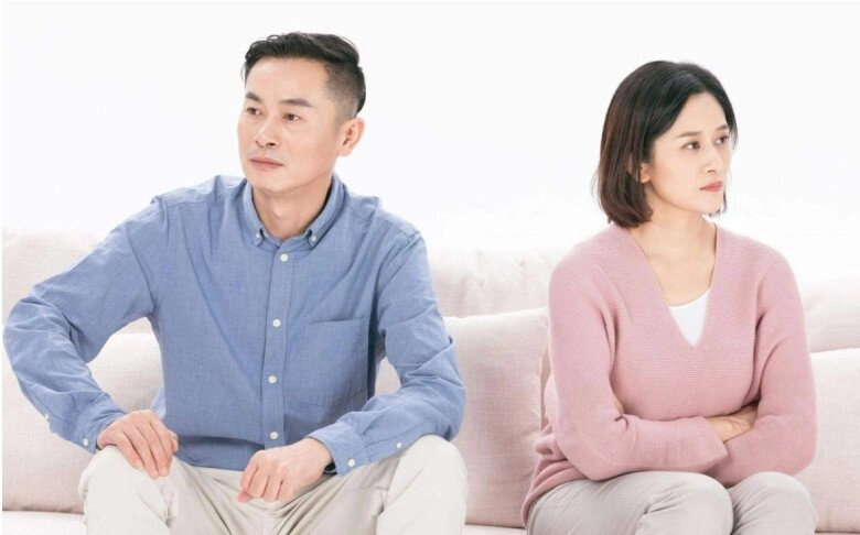 Khi tôi ly hôn chồng ở tuổi lục tuần mẹ chồng bật khóc dúi vào tay túi tiền - 2