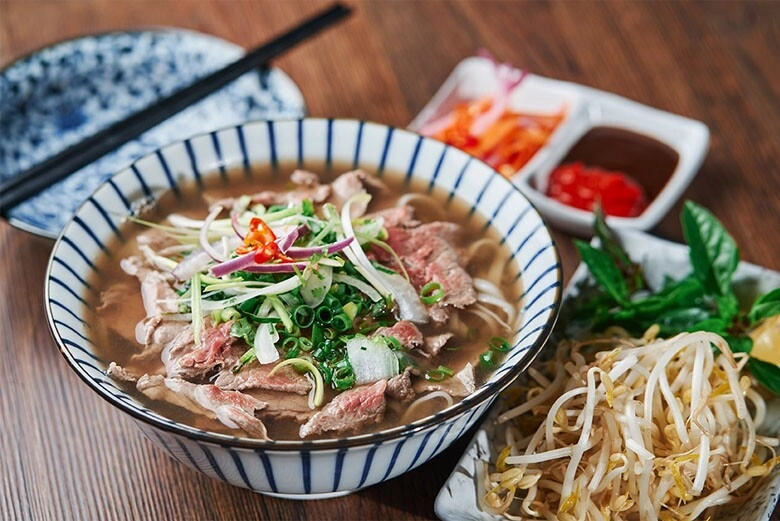 Khoảnh khắc hút 80 triệu view của lưu diệc phi say mê ăn một món việt nam dù đang quá trình siết cân - 4