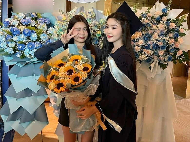 Khóc lóc xin cho con vào học trường quốc tế nữ dv đi họp chỉ biết ngồi cười âm thầm rời đi vì xung quanh đều nói tiếng anh - 8