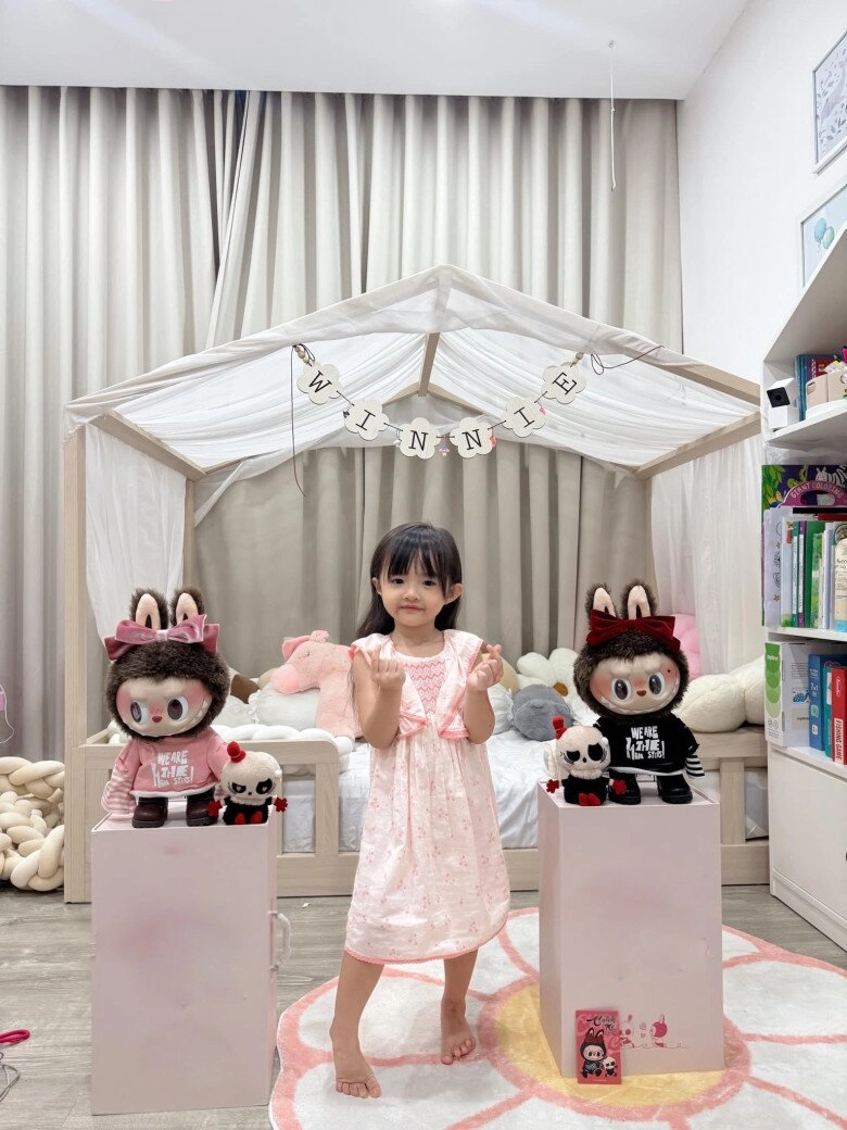 Không hổ danh là tiểu thư tập đoàn nhựa con gái đông nhi 4 tuổi đã có bộ sưu tập đồ nhựa nhiều người mơ ước - 1