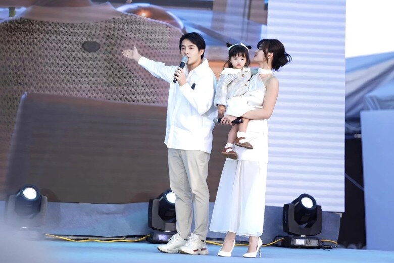 Không hổ danh là tiểu thư tập đoàn nhựa con gái đông nhi 4 tuổi đã có bộ sưu tập đồ nhựa nhiều người mơ ước - 7