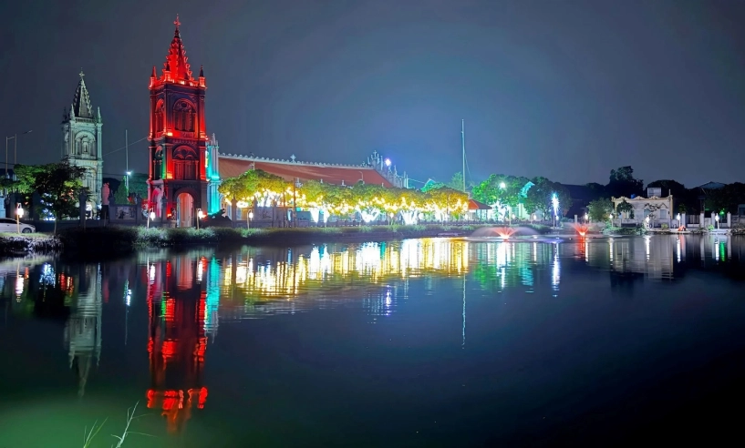 Không khí tất bật tại 4 điểm đón giáng sinh to nhất cả nước ninh bình khoe cây thông 27 tầng hà tĩnh bày trí hang đá hoành tráng - 6