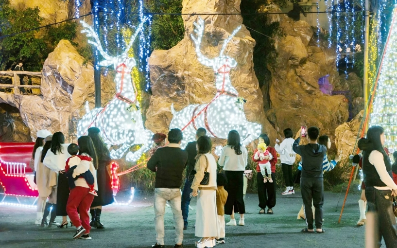 Không khí tất bật tại 4 điểm đón giáng sinh to nhất cả nước ninh bình khoe cây thông 27 tầng hà tĩnh bày trí hang đá hoành tráng - 10