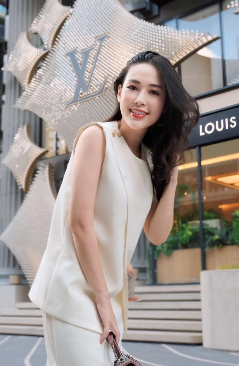 Không phải phan anh mc hot nhất sau liveshow tuấn hưng - duy mạnh là cựu hoa khôi học viện ngoại giao - 9