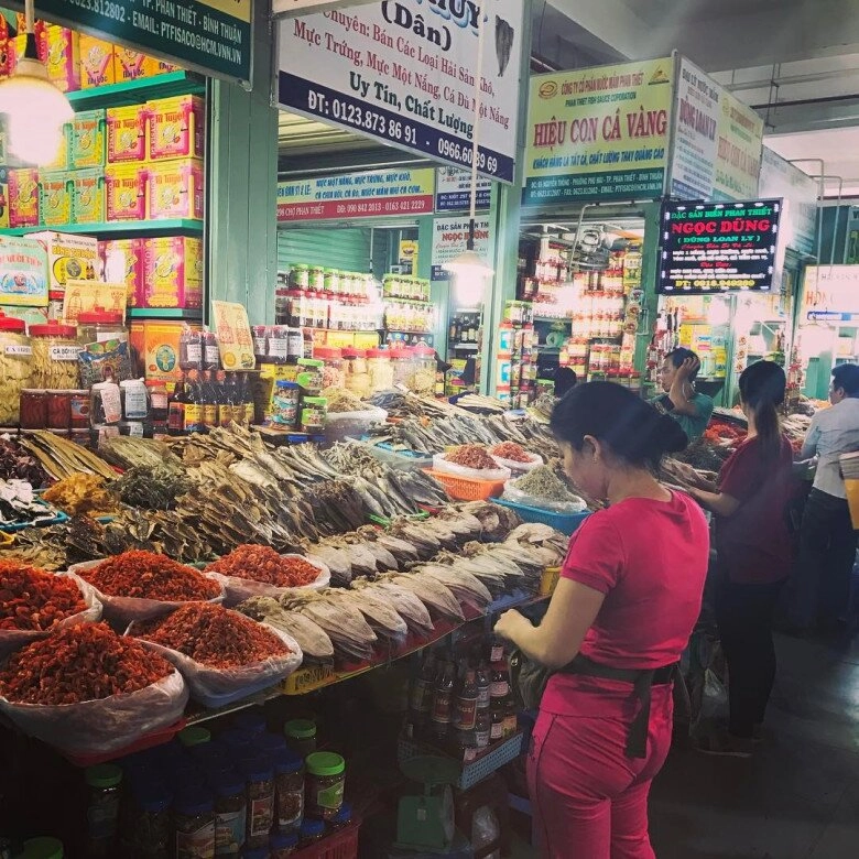 Khu chợ 300 tuổi giữa lòng phan thiết bao nhiêu năm vẫn sầm uất bậc nhất thành phố bởi cái gì cũng có - 2