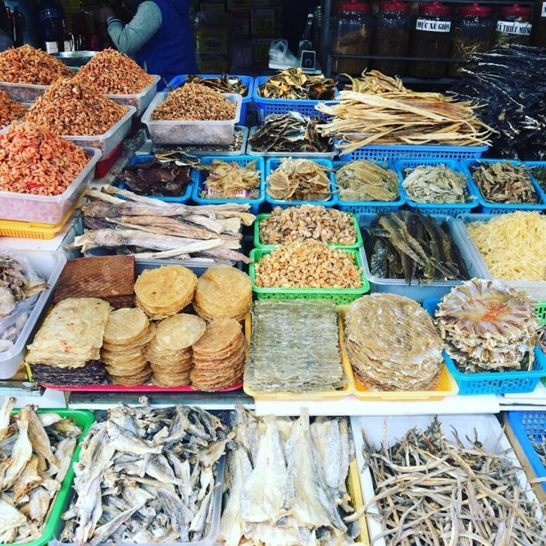 Khu chợ 300 tuổi giữa lòng phan thiết bao nhiêu năm vẫn sầm uất bậc nhất thành phố bởi cái gì cũng có - 4