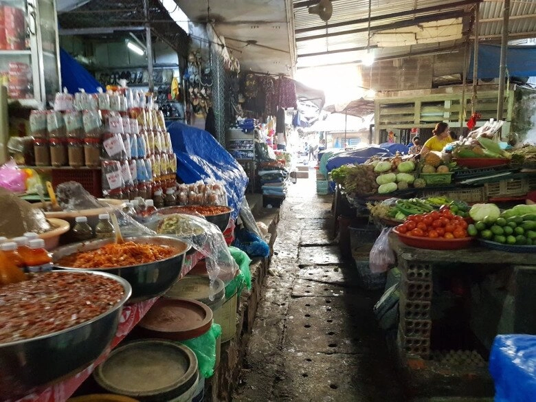 Khu chợ bán đủ thứ giữa lòng xứ huế tồn tại từ thời vua gia long là 1 trong 4 chợ nổi tiếng nhất cố đô - 2