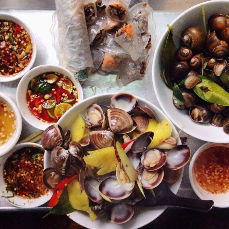 Khu chợ bé xíu lọt thỏm giữa lòng hà nội nhưng là thiên đường ăn vặt nổi đình đám giới học sinh - sinh viên - 1