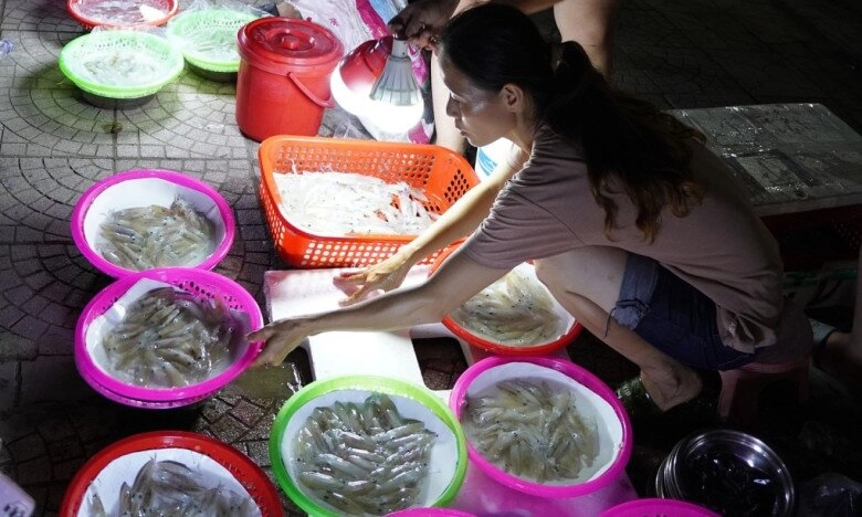 Khu chợ chỉ bán đặc sản nghệ an lọt top 10 kỷ lục việt nam không quầy hàng vẫn đông nghìn nghịt khách - 1