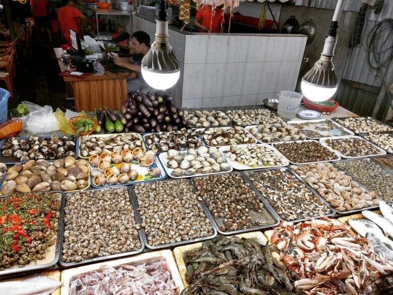 Khu chợ chuyên bán hải sản ngon rẻ ở thanh hóa chỉ dân địa phương biết du khách nào cũng mê vì đồ tươi giá hời - 3
