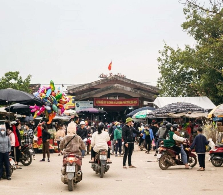 Khu chợ cổ nhất quảng bình xưa là chợ tạm dưới gốc cây sau thành trung tâm mua sắm cực sầm uất - 1