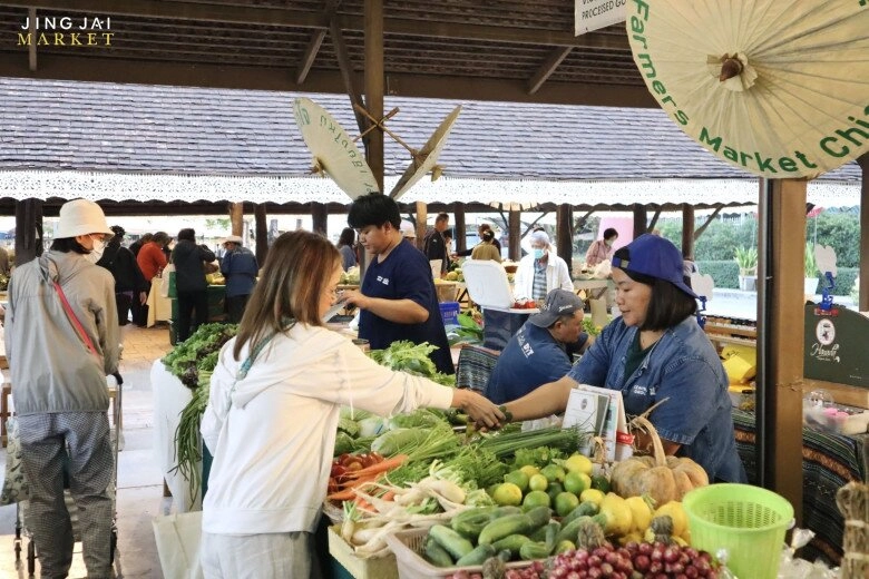 Khu chợ cuối tuần chuyên bán đặc sản xanh sạch được ví như ốc đảo sinh thái du khách đến đông nghịt - 2
