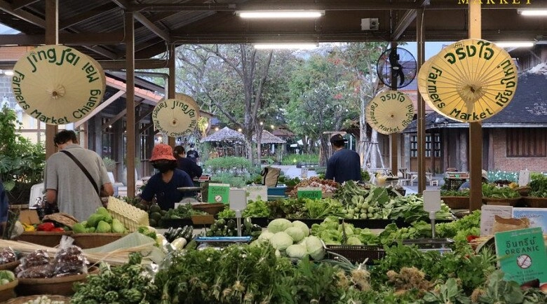 Khu chợ cuối tuần chuyên bán đặc sản xanh sạch được ví như ốc đảo sinh thái du khách đến đông nghịt - 5