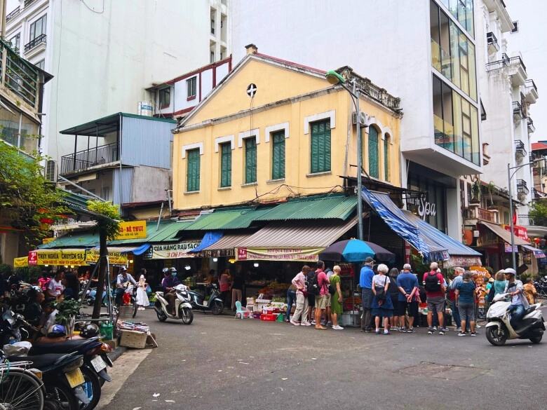 Khu chợ được mệnh danh là chợ nhà giàu giữa lòng phố cổ hà nội thiên đường ẩm thực bán cơm nhà cho người lười - 1