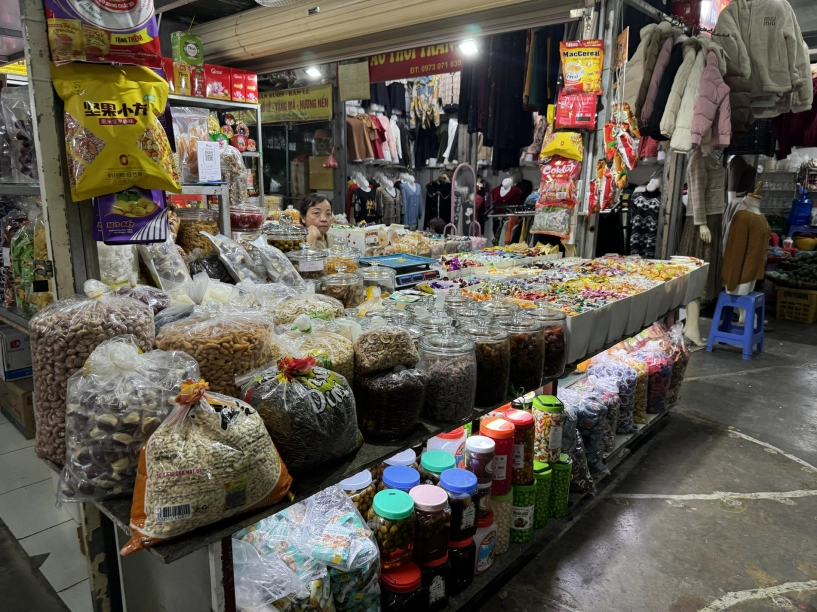Khu chợ dưới lòng đất ở hà nội khách cầm 50 nghìn đồng ăn loạt món ngon - 5